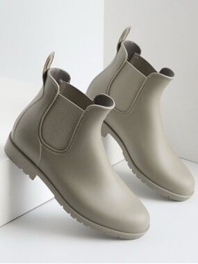 NIB A New Day Chelsea short rain boots in taupe size 10